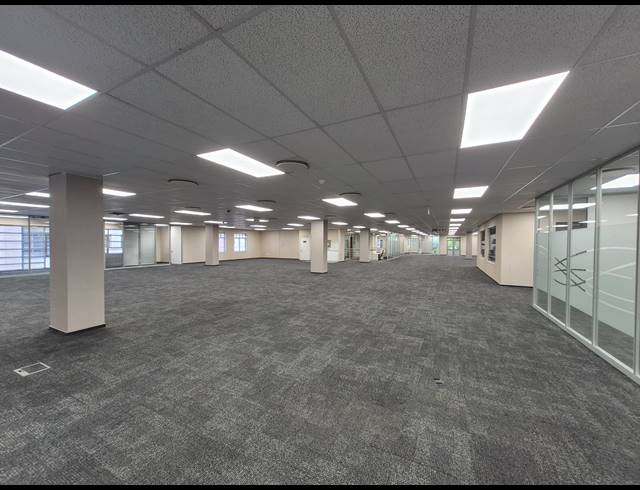 1,013M² OFFICE TO LET IN ILLOVO